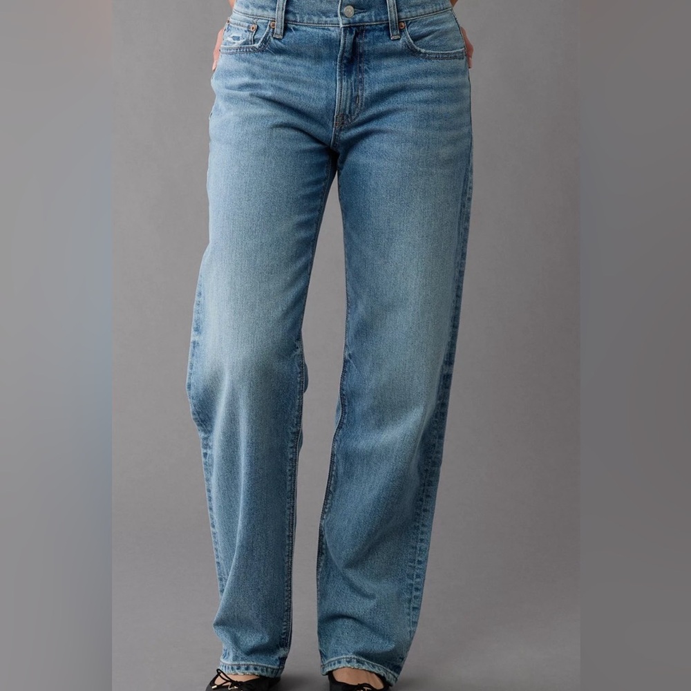 AE Strigid Low-Rise Ex-Boyfriend Jean